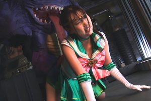 セーラー戦士（緑）のレオタード穴開け破ってモンスター中出し