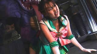 セーラー戦士（緑）のレオタード穴開け破ってモンスター中出し