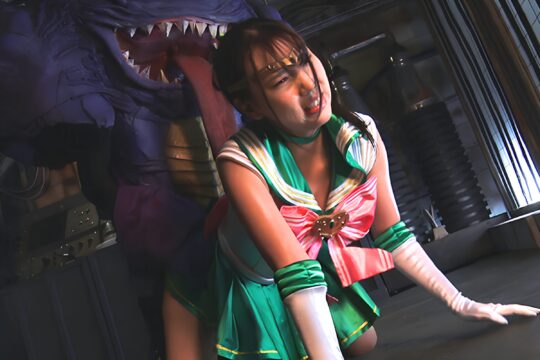 セーラー戦士（緑）のレオタード穴開け破ってモンスター中出し