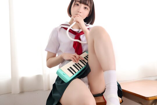 柔い肌、未熟なカラダ。自分の気持ちを確かめたい 小島みこAV DEBUT