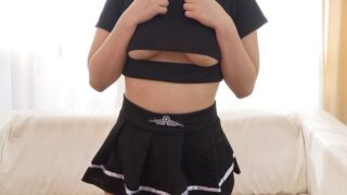 大ファンの撮影会モデルに誘われて、スタジオでおもらしSEX大量顔射 深田結梨