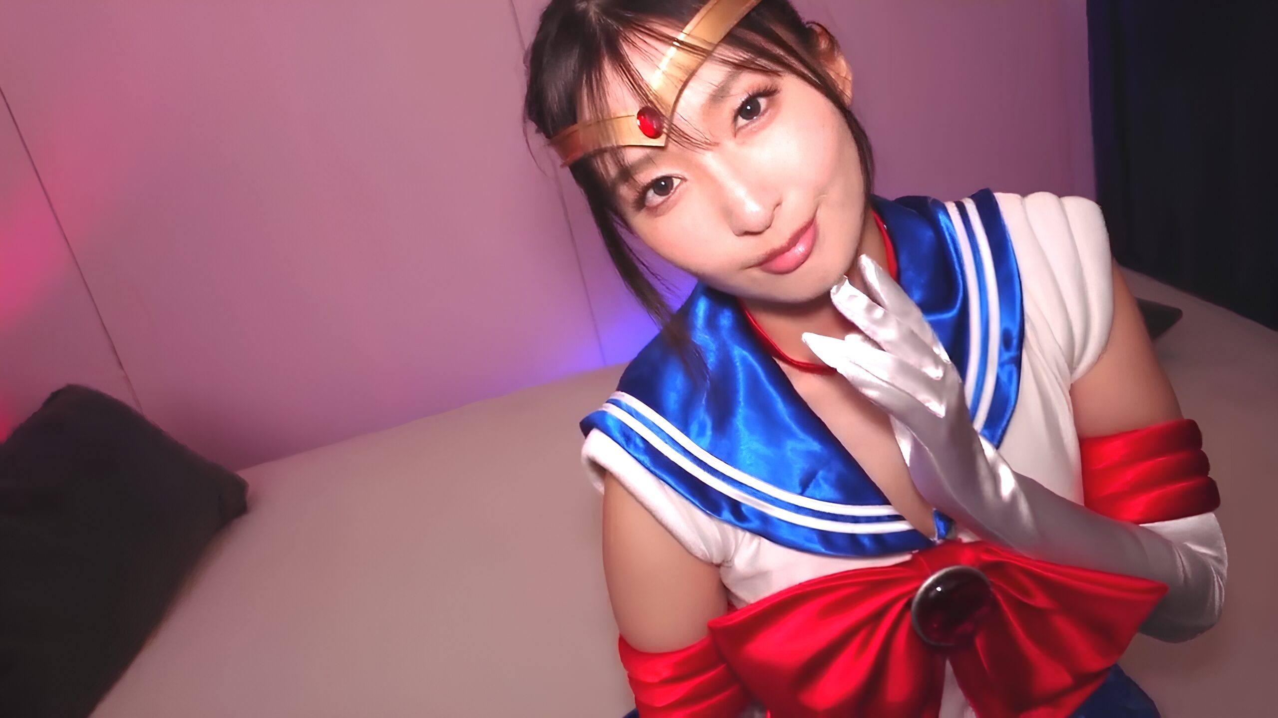 【サテン手袋コキ】セーラー戦士コスプレの白レオタード女子に疑似チンポディルドでぶっかけるフェチ動画