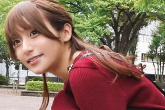 クリに電マを挟み込むと大きなあえぎ声 勃起したチ○ポを胸に挟みパイズリ 膣奥に激烈ピストン