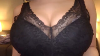 爆乳おっぱい娘とハメ撮り！唾液まみれからの精子まみれになっちゃうペロペロ合戦