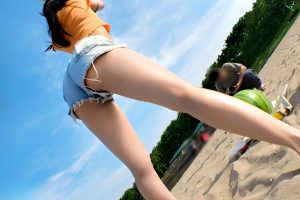 ショートパンツ女子が水着に着替えてフェラで口内発射フェチ動画