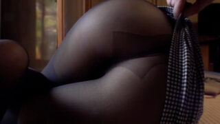 お昼寝してる無防備なパンスト人妻にち○こを擦りつける