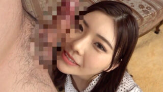 かわいい女子に巨根をフェラさせて口内発射するフェチ動画