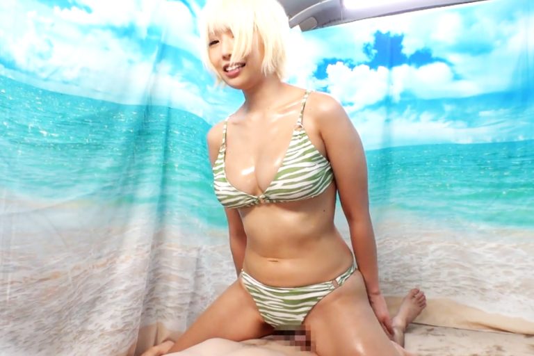 巨乳縞々ビキニギャルと素股プレイのはずがそのまま騎乗位できちゃうナンパエロ動画