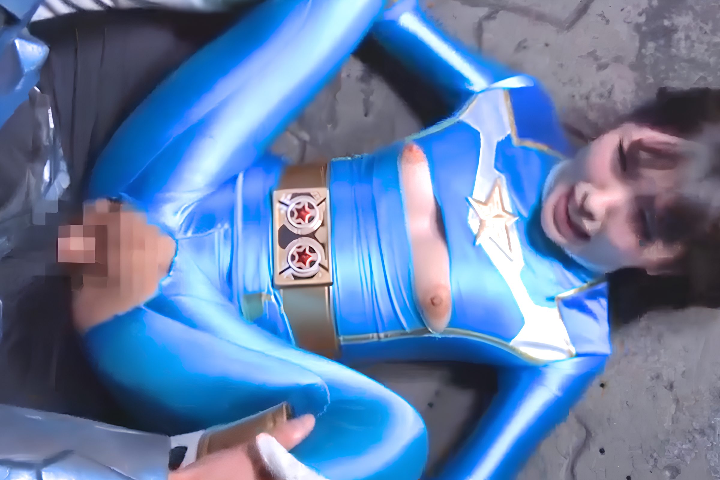 ブルー戦士がコスチューム破り穴開けでハメられピンク戦士と一緒に電マ責め