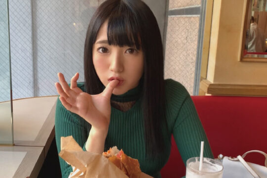 小柄細身なのにやたらと桃尻、バックでも突き回し、文字通り美少女をひぃひぃ言わせて、可愛すぎるお顔に本日2度目の発射！