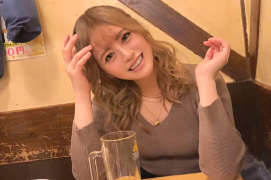 色白むっちり体型をがっつり攻め込むと「ちょ！？ちょっと待ってぇぇ！！」とめっちゃ感じる。 挿入時にはもう世間体もどこへやら、「もっかいバックが良い（照）」とおねだり