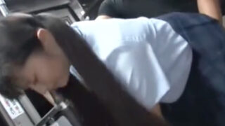 ロングツインテの可愛い美尻女子校生がバスで痴漢されてハメられて顔射されるエロ動画