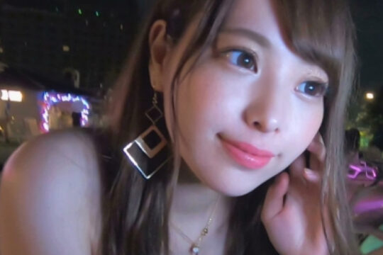 ベロチュー+お尻を撫でていると、もうヌレヌレ！ワンナイ男漁り常習犯のヤリマン精液まみれ