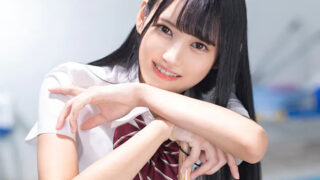 制服のボタンを外し綺麗な乳首をさわると教室中に可愛い喘ぎ声！イチャラブセックス三昧！